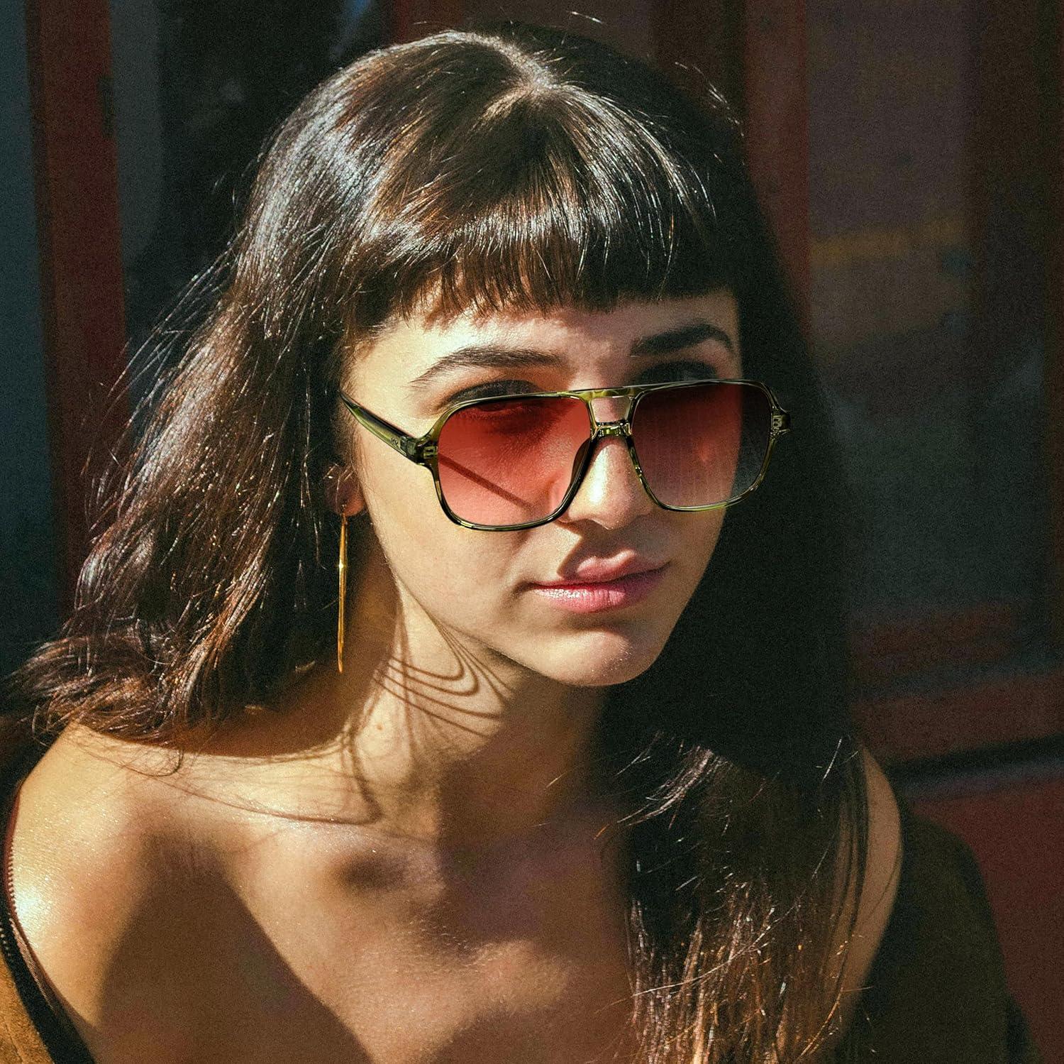 image:imageFEISEDY Retro Square Aviator Sunglasses Women Men 70s Vintage Trendy Plastic Frame Sun Glasses B4158Transparent Green Tortoise